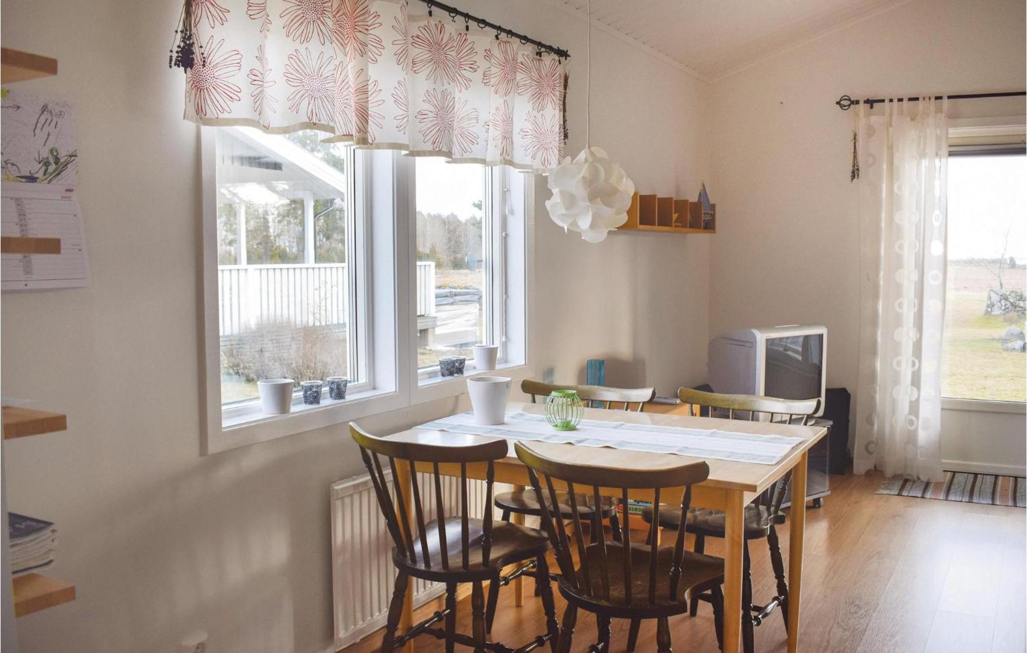 Amazing Home In Loettorp With House Sea View Exteriér fotografie